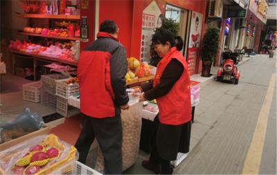 竹山县市场监管局志愿服务进门店 优化营商环境促发展